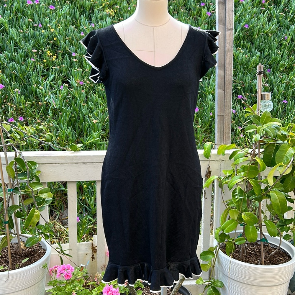 St.John flutter cap sleeve v-neck knit dress